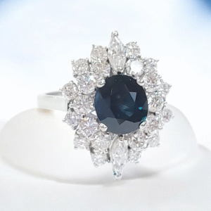 Anello con zaffiro e brillanti