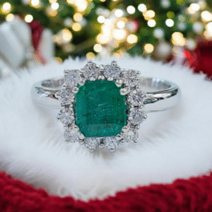 Anello con diamanti e smeraldo