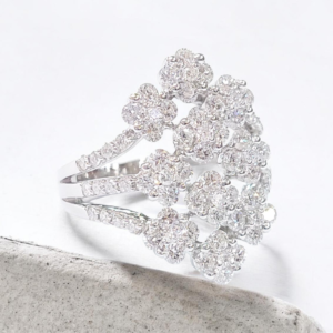 Anello con diamanti