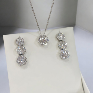 Collana e orecchini con brillanti