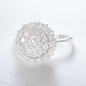 Anello con diamanti