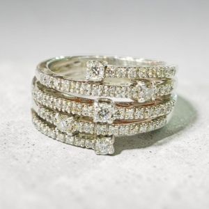 Anello con diamanti