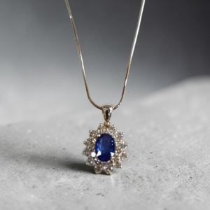Collana e pendente con zaffiro e brillanti