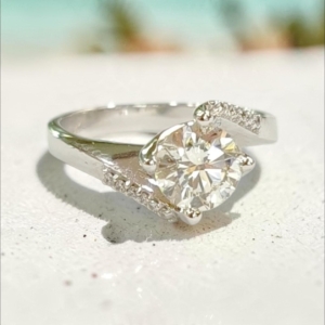 Anello con diamanti